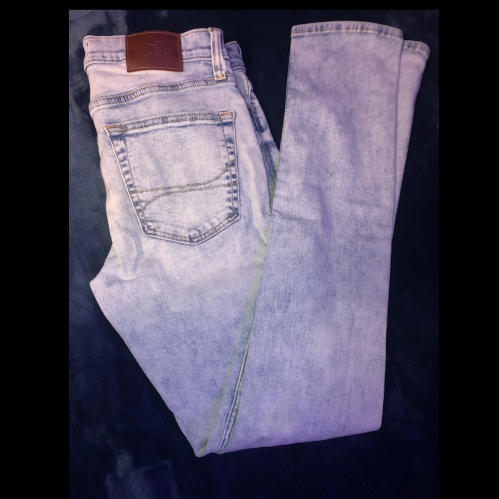 Blue knee ripped jeans stacked loose tight fit